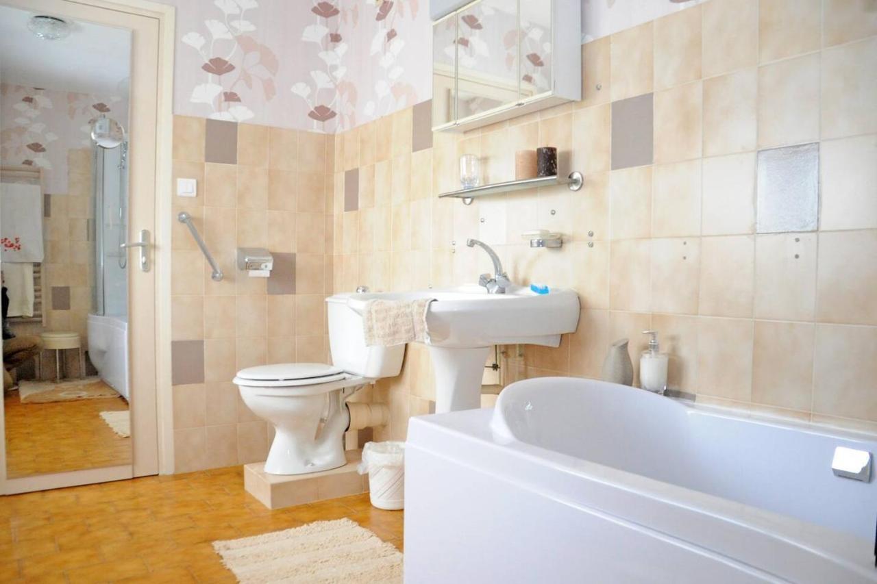1 Bedroom House 20Min Walk To Centre In Tournus Esterno foto
